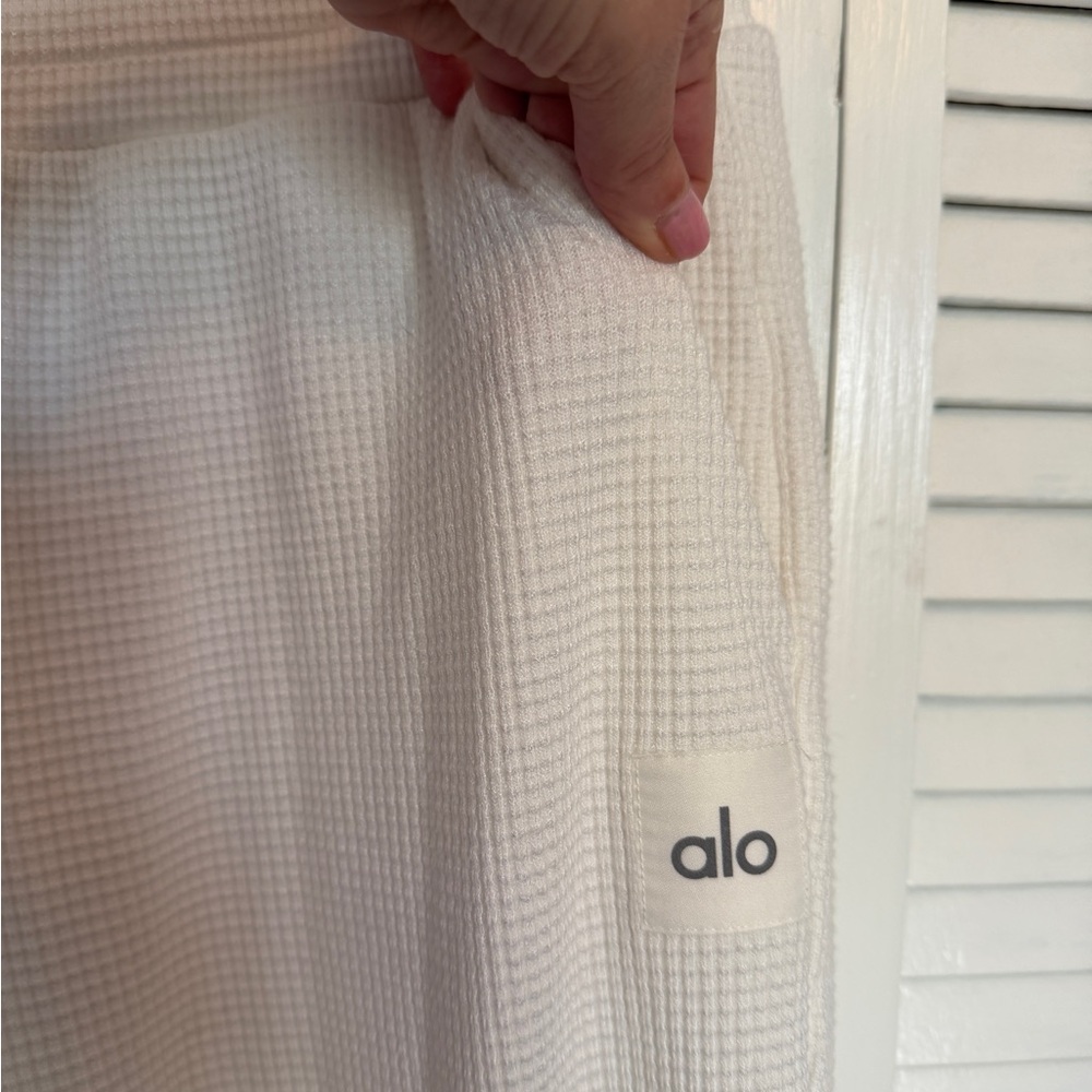 Alo Waffle Weekend Escape Joggers - Picture 5 of 7